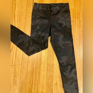 GapFit Black Camo Active Leggings